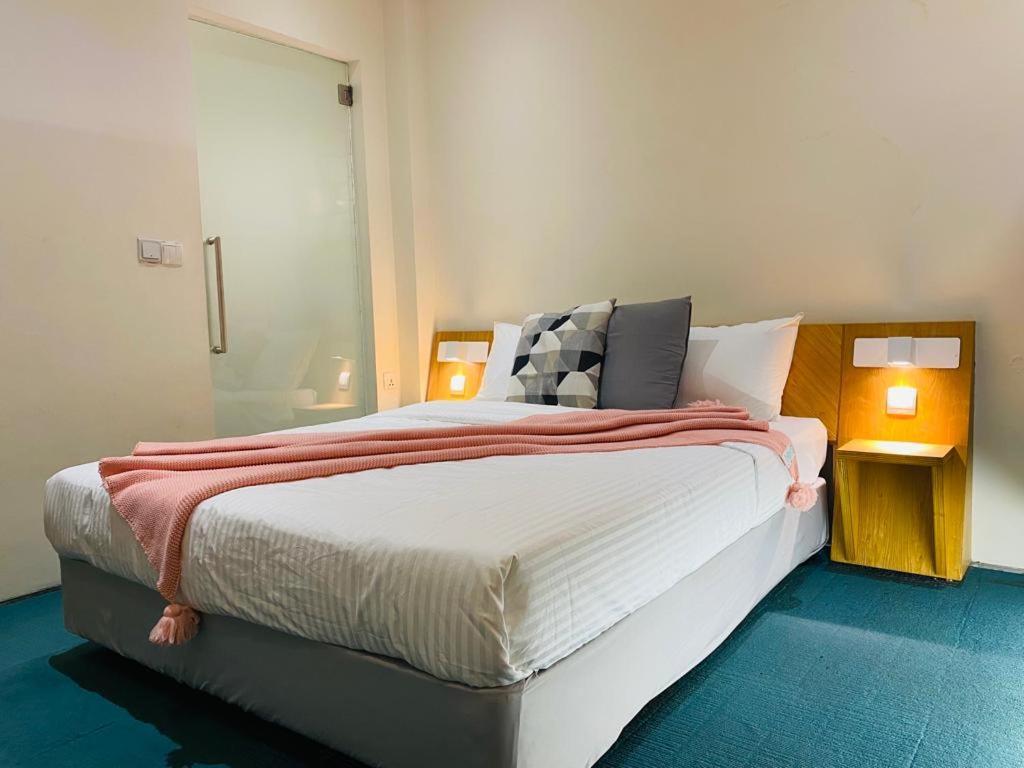 The Assembly Place, A Co-Living At Mayo Hotell Singapore Exteriör bild